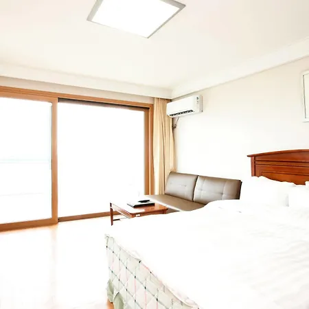 Delpino Hotel Sokcho Exterior photo